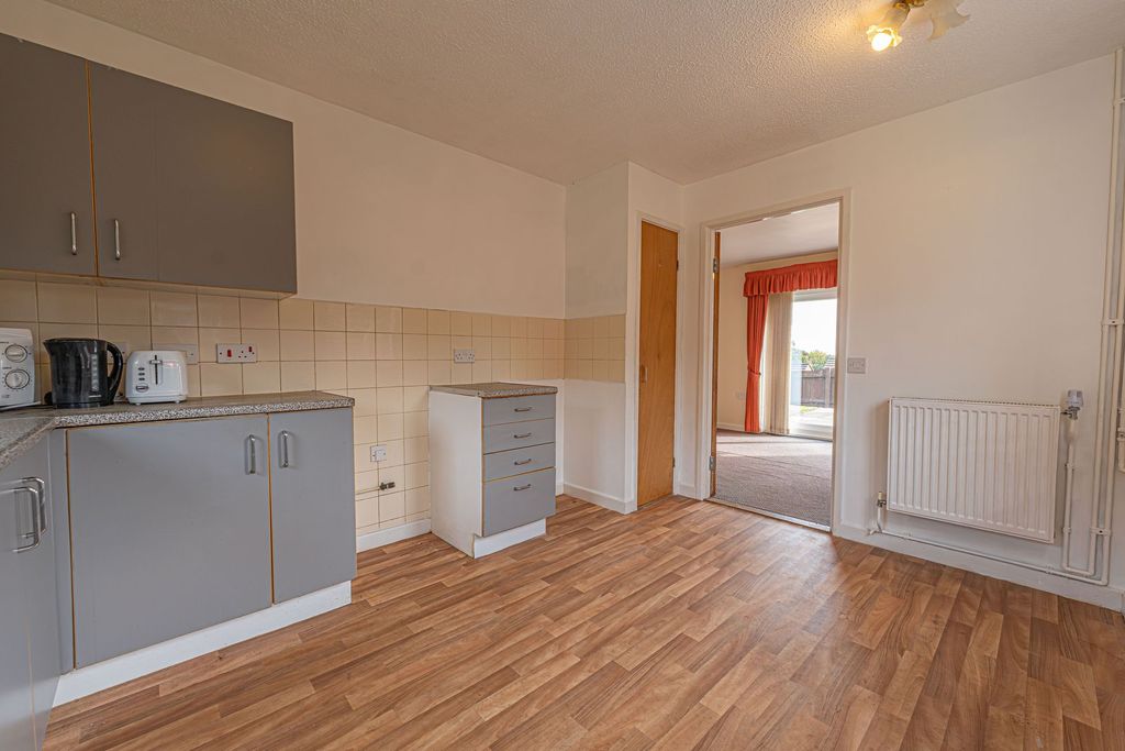 Property photo 2 of 27