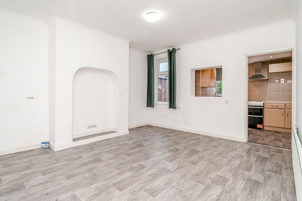 Property photo 2 of 28