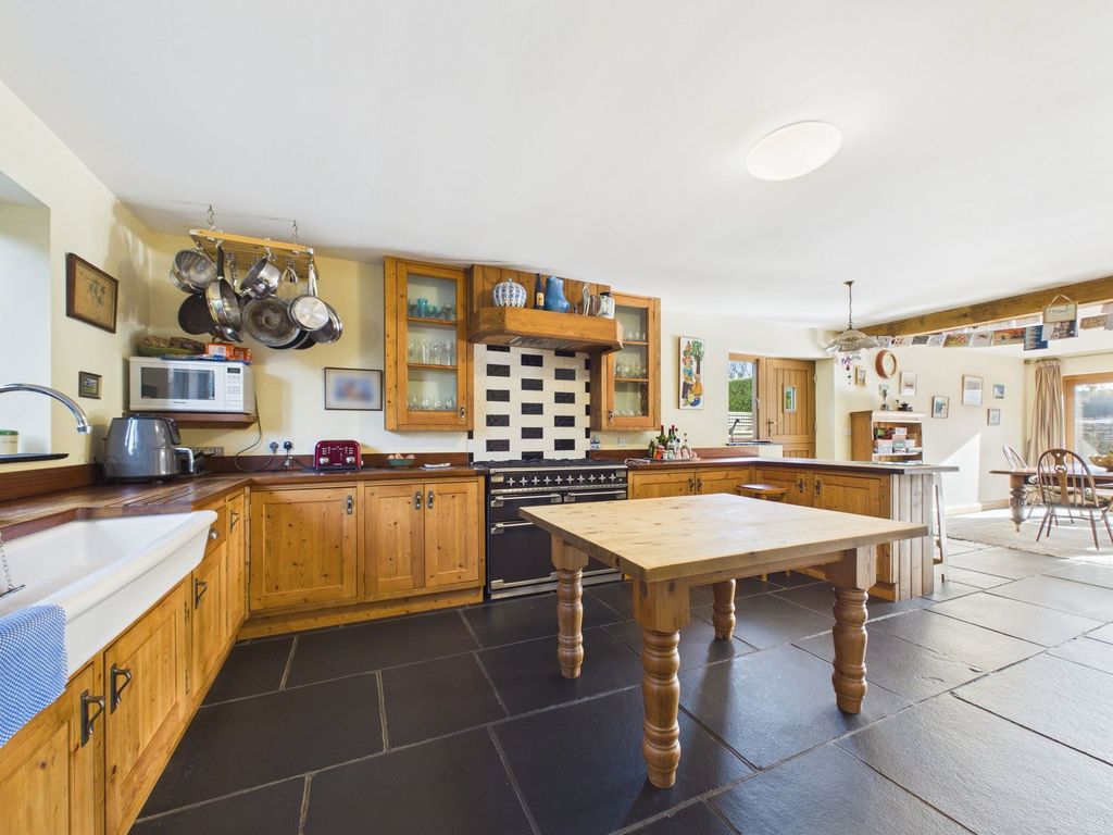 Property photo 2 of 27