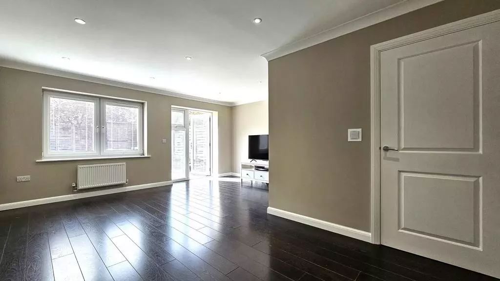 Property photo 3 of 24