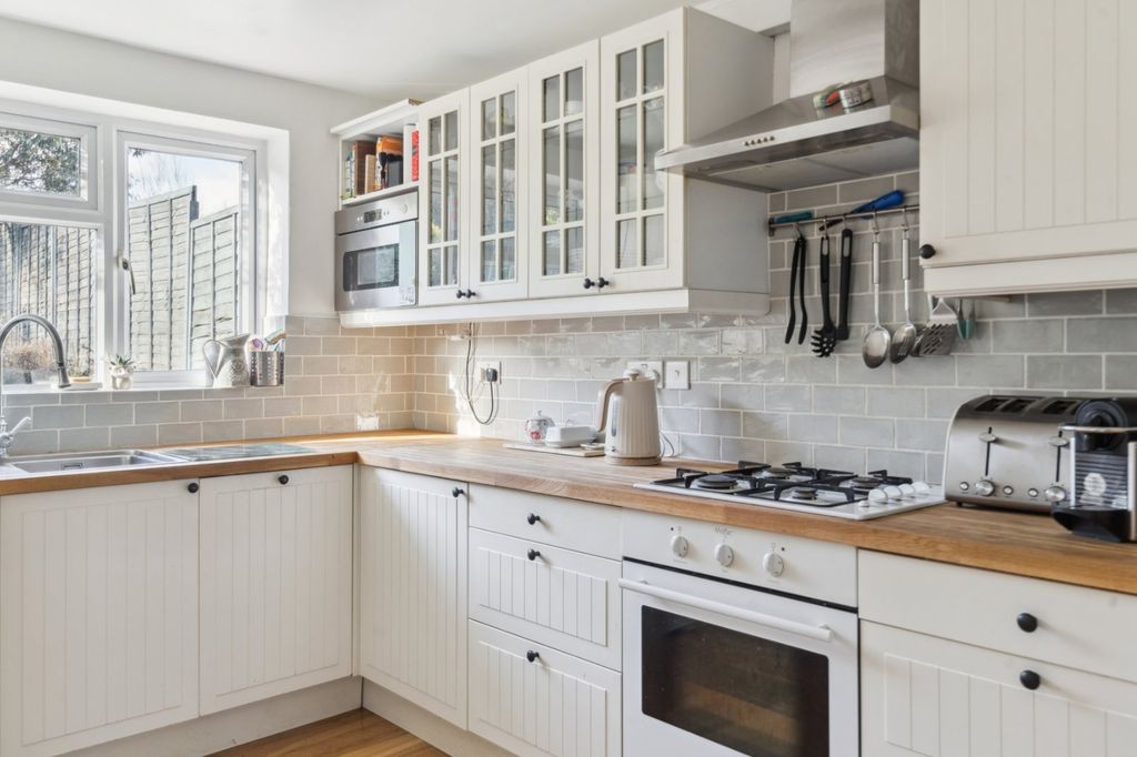Property photo 3 of 25 Kitchen