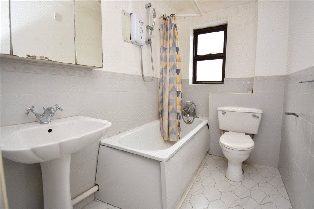 Property photo 3 of 7 Bathroom