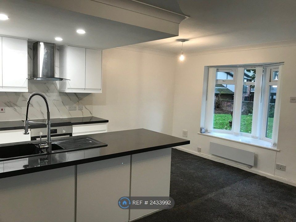 Property photo 1 of 21 Lounge Kitchen 1