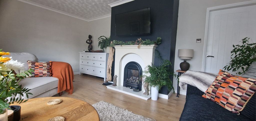 Property photo 1 of 24 Lounge