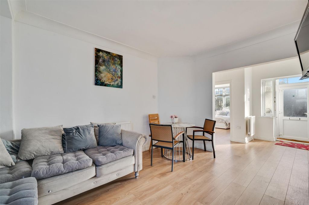 Property photo 2 of 13 Daniels_Norbreck Gardens, Hanger Lane, Nw10_017 -