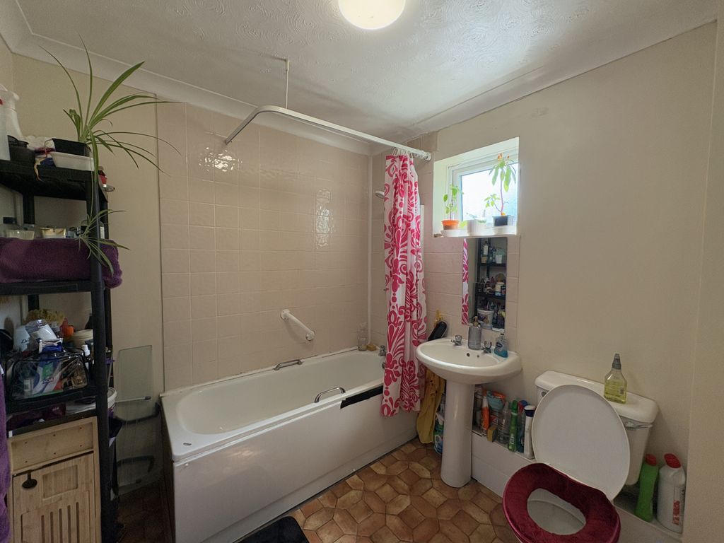 Property photo 3 of 7 Room