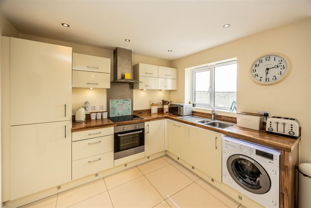 Property photo 3 of 33 21Odlqueens-180725-27.Jpg