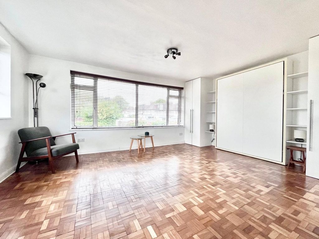 Property photo 1 of 6 Studio