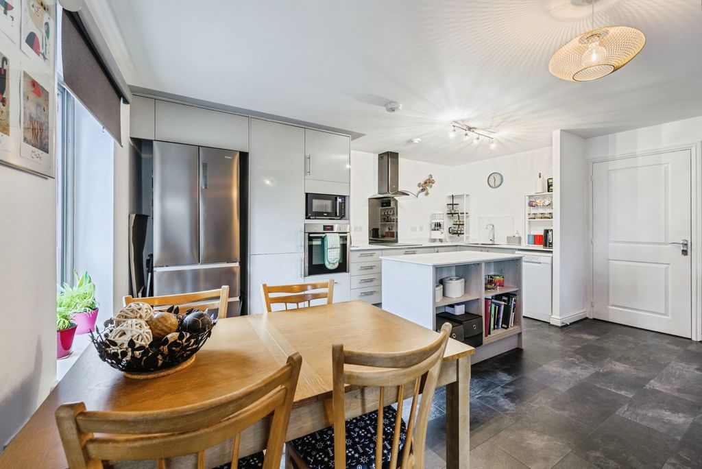 Property photo 3 of 18 Pbox-Img.Jpg