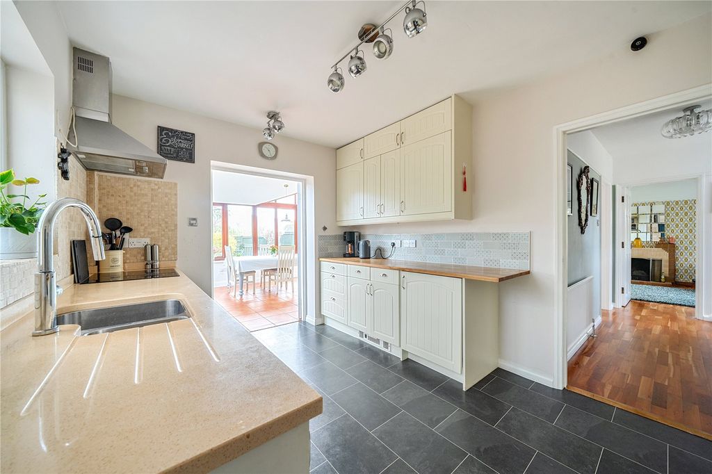 Property photo 3 of 23 Picture No. 15