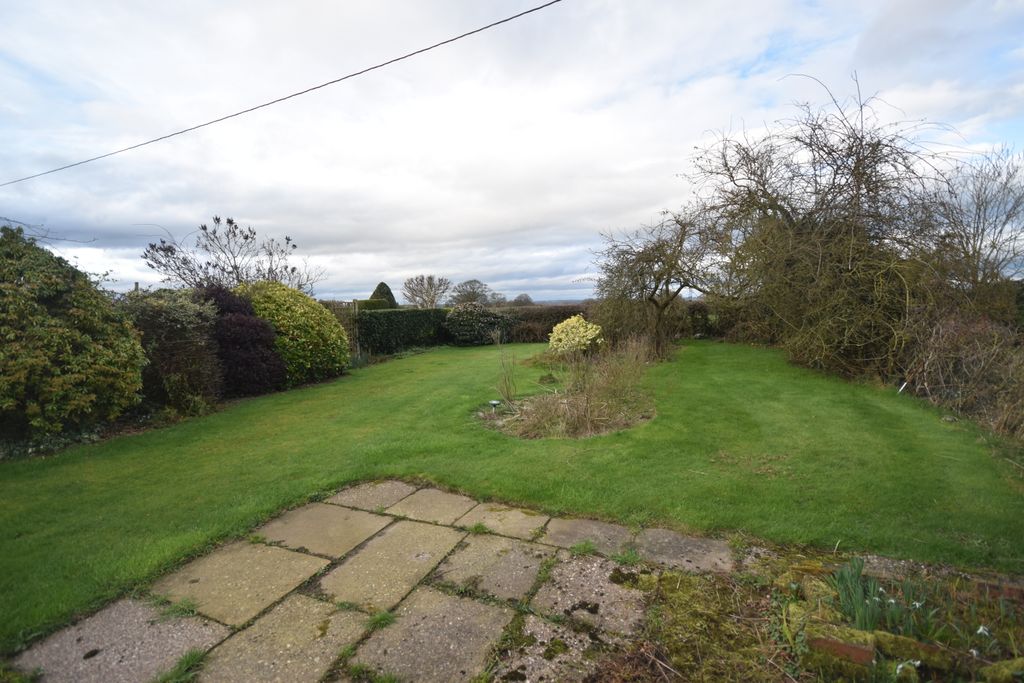 Property photo 2 of 13 Garden