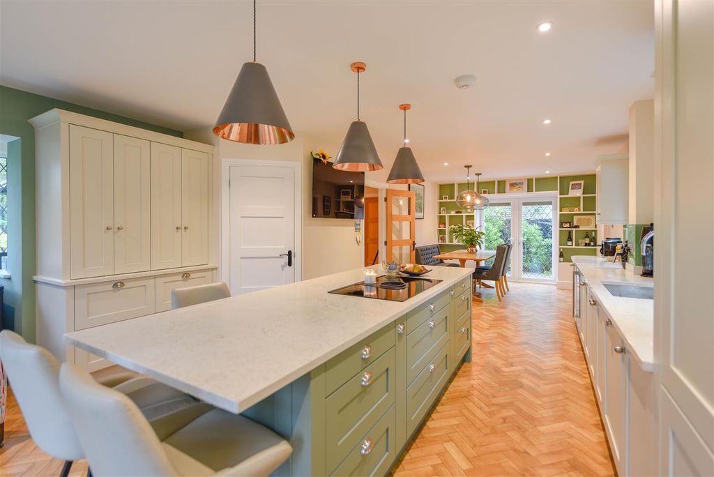 Property photo 2 of 31