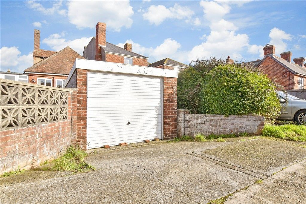 Property photo 3 of 15 Driveway/Parking