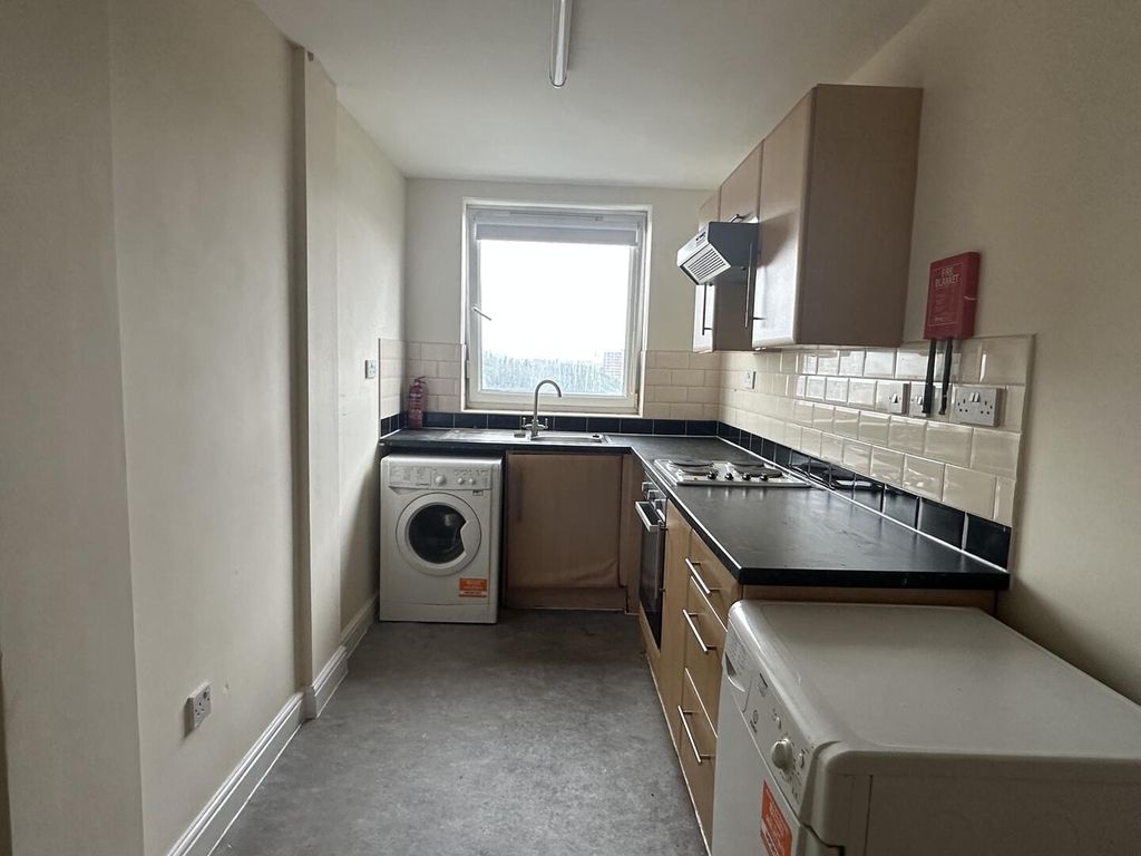 Property photo 3 of 10 Kitchen