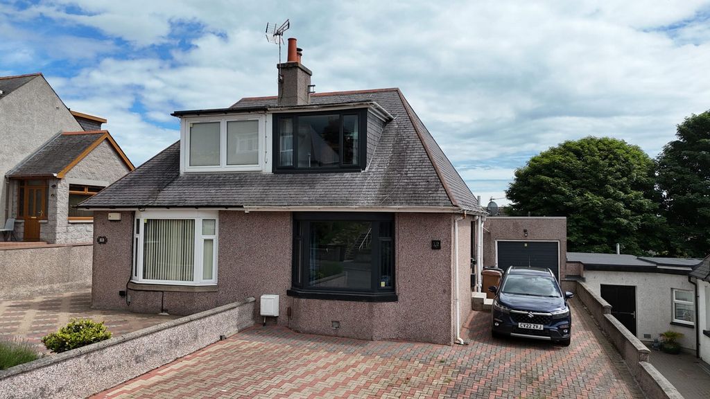 Property photo 1 of 32