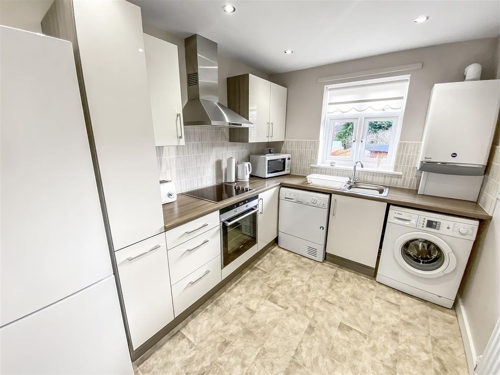 Property photo 2 of 6 Kitchen