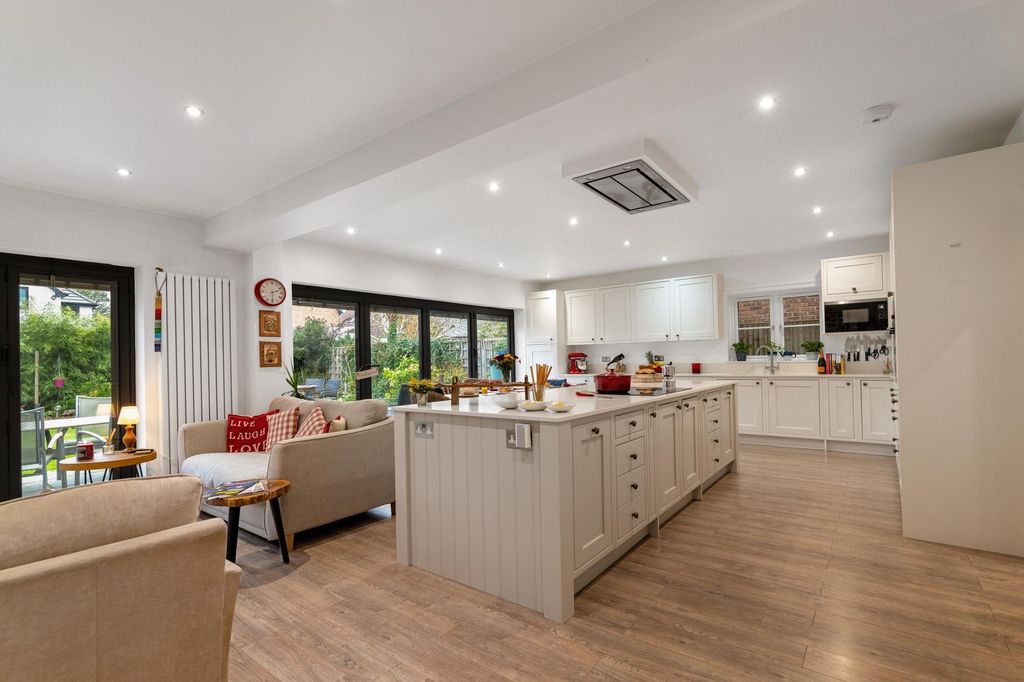 Property photo 1 of 47