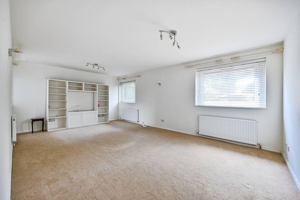 Property photo 3 of 9