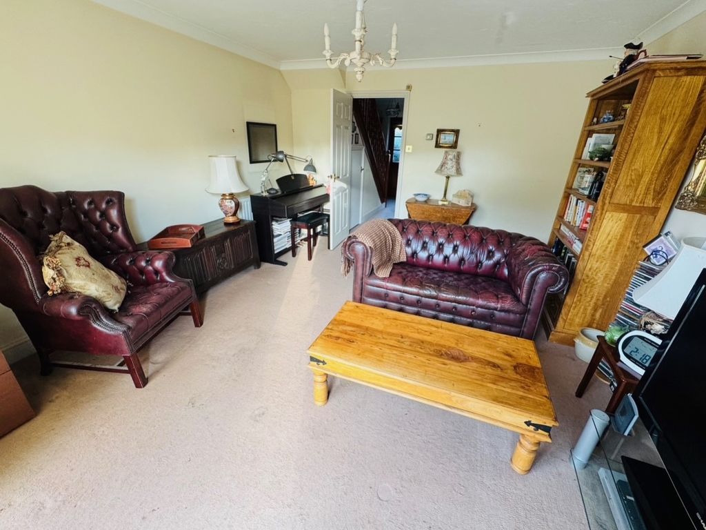 Property photo 3 of 10 Lounge