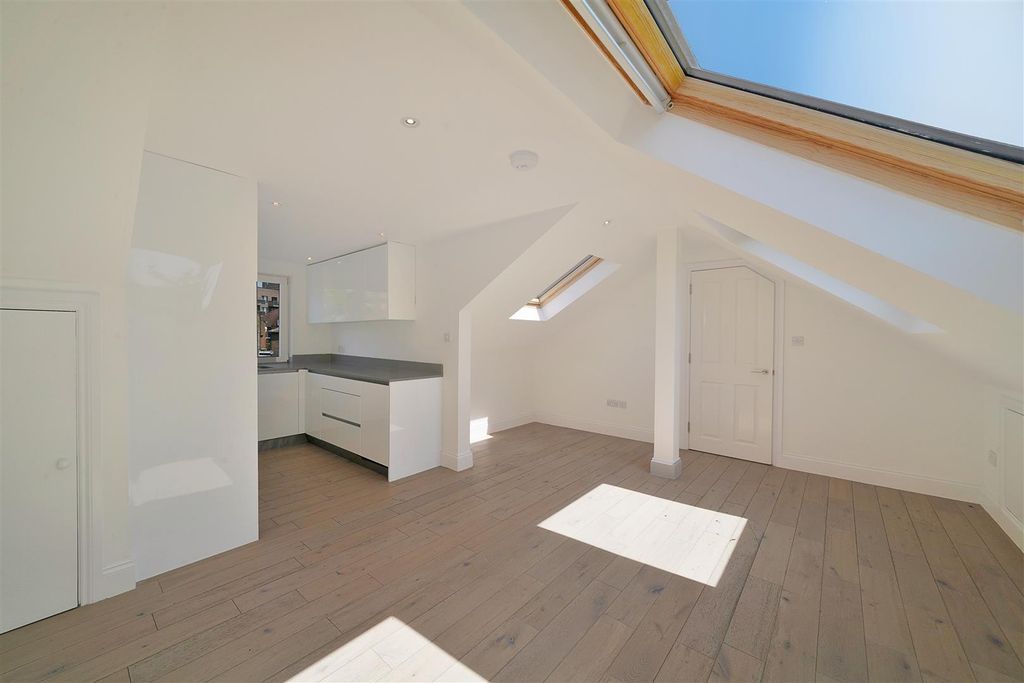 Property photo 3 of 15 Flat 4, 25 Brougham Road - 0Hzsyb3Sunaaymdpezd9.Jp