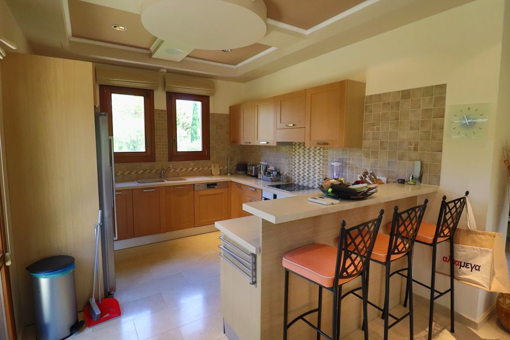 Property photo 3 of 40