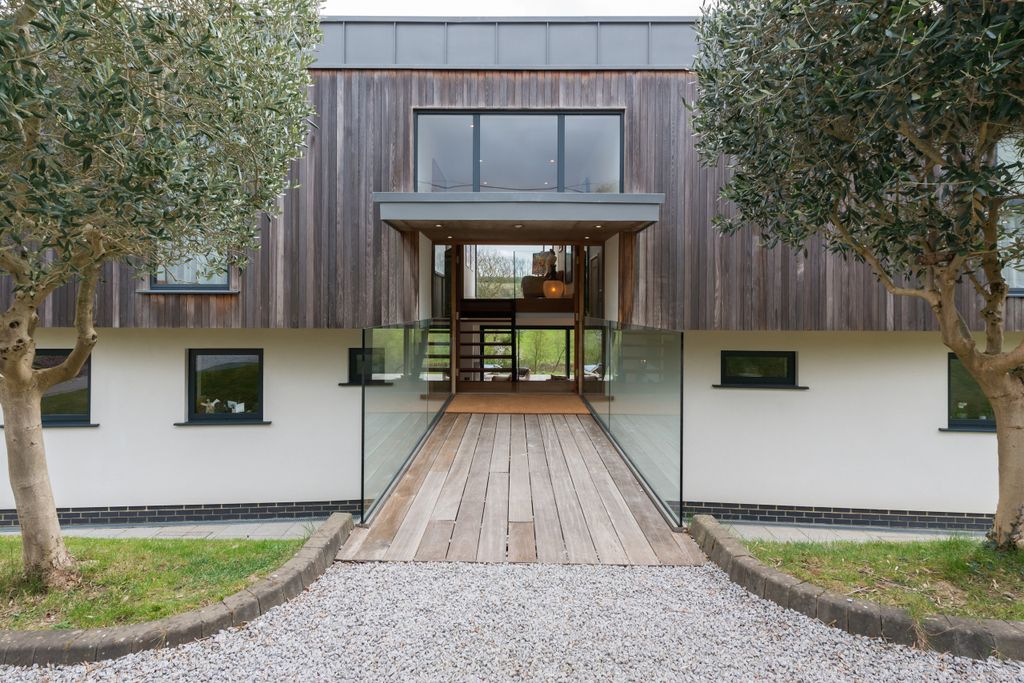 Property photo 2 of 25 Front