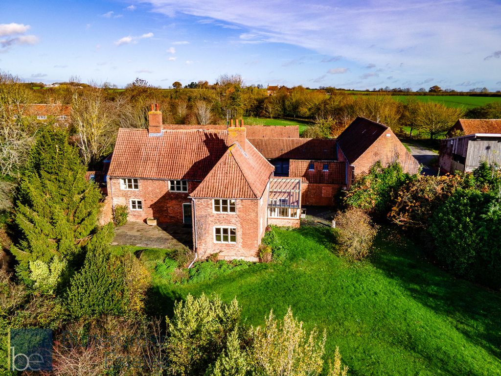 Property photo 2 of 34 Manor Farm