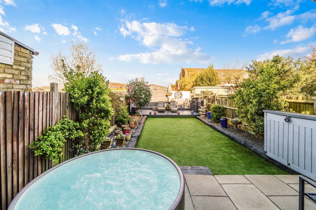 Property photo 3 of 12