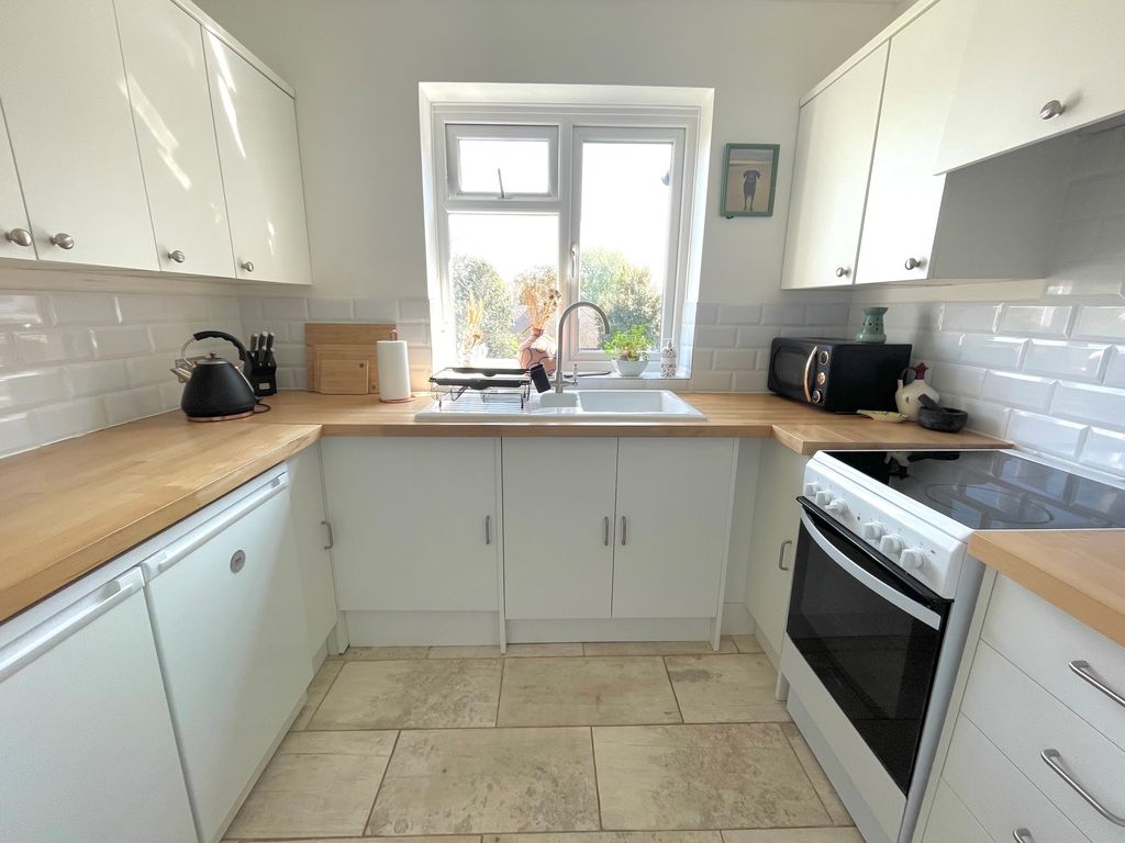 Property photo 3 of 16 5 Ffynches Lodge Kitchen 1