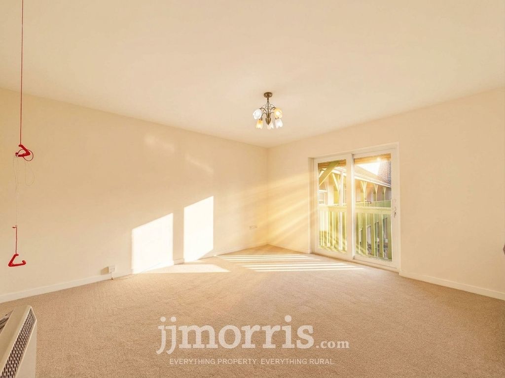 Property photo 3 of 27