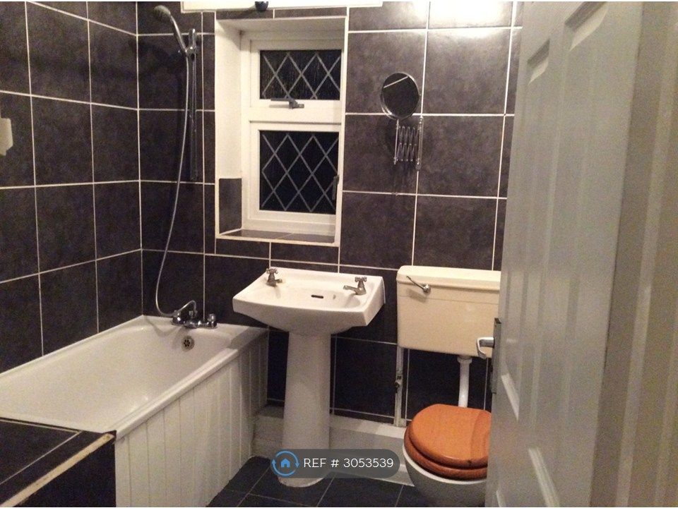 Property photo 2 of 3 Bathroom