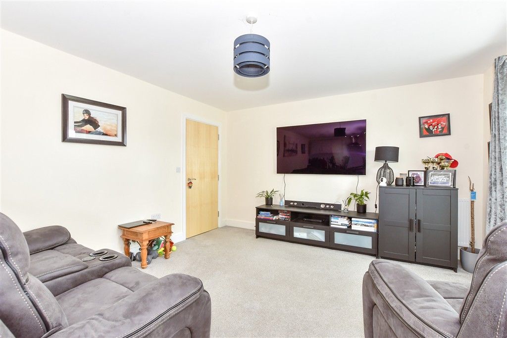 Property photo 2 of 8 Lounge/Kitchen