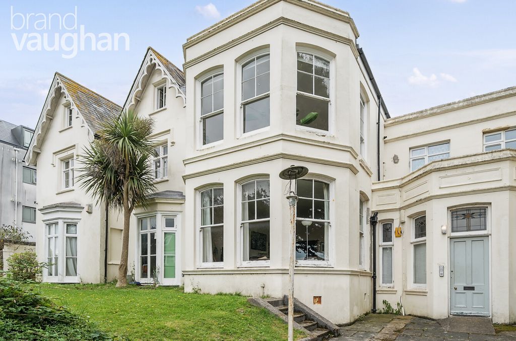 Property photo 2 of 10 External