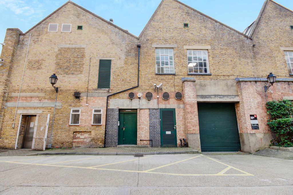 Property photo 1 of 3