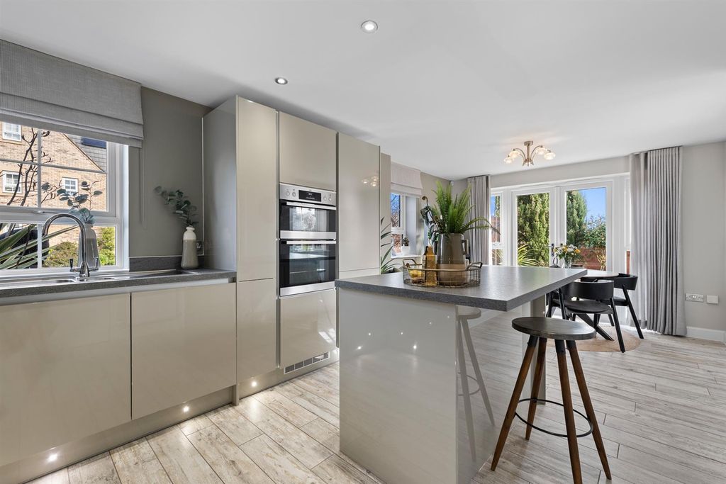 Property photo 2 of 34 6 Dunsmore Avenue-07.Jpg