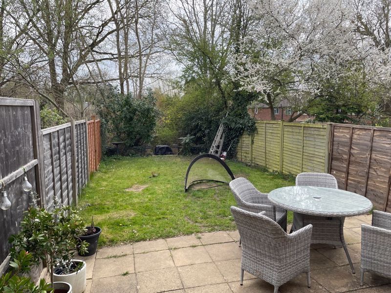 Property photo 3 of 8 Garden