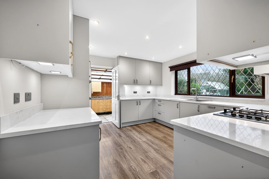 Property photo 3 of 20 Kitchen