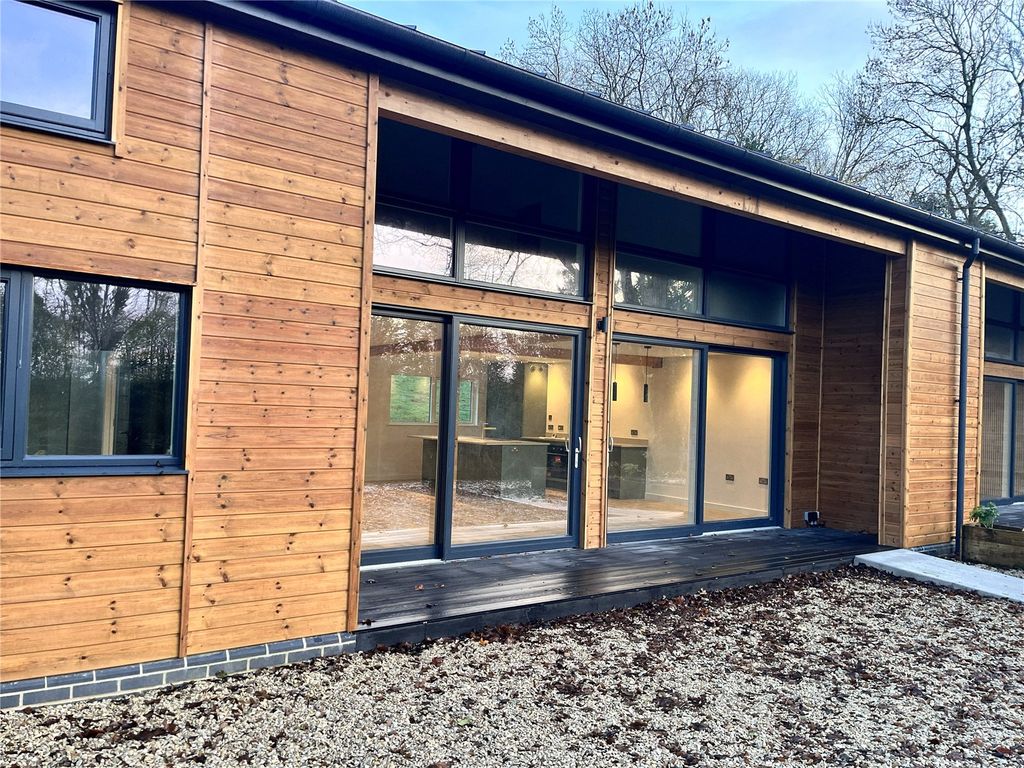 Property photo 1 of 11 Picture No. 25