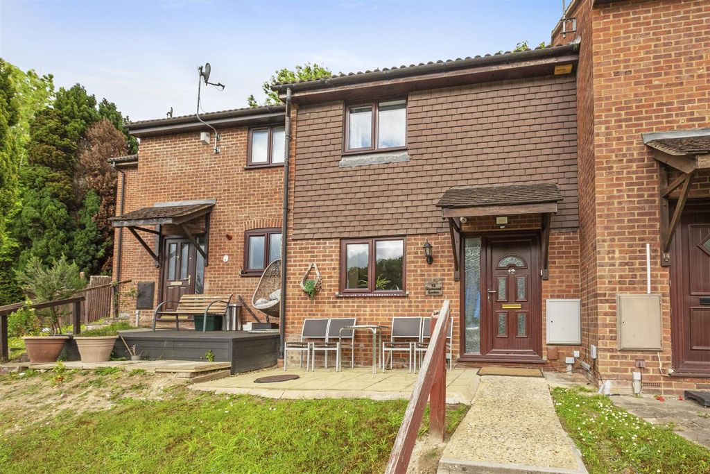 Property photo 2 of 13 Wychwood Gardens-14.Jpg