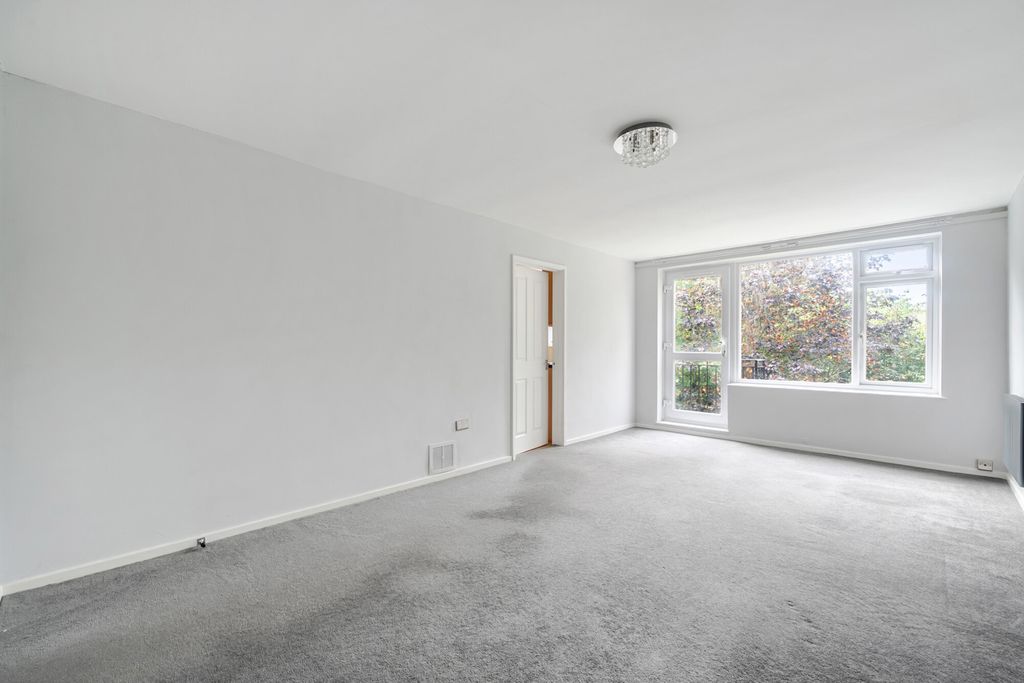 Property photo 2 of 19 1525686-14-6Ab4E1...