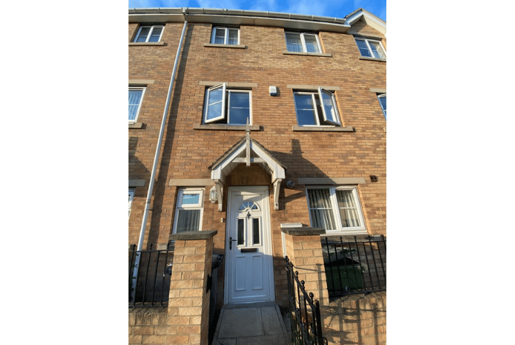 Property photo 1 of 8