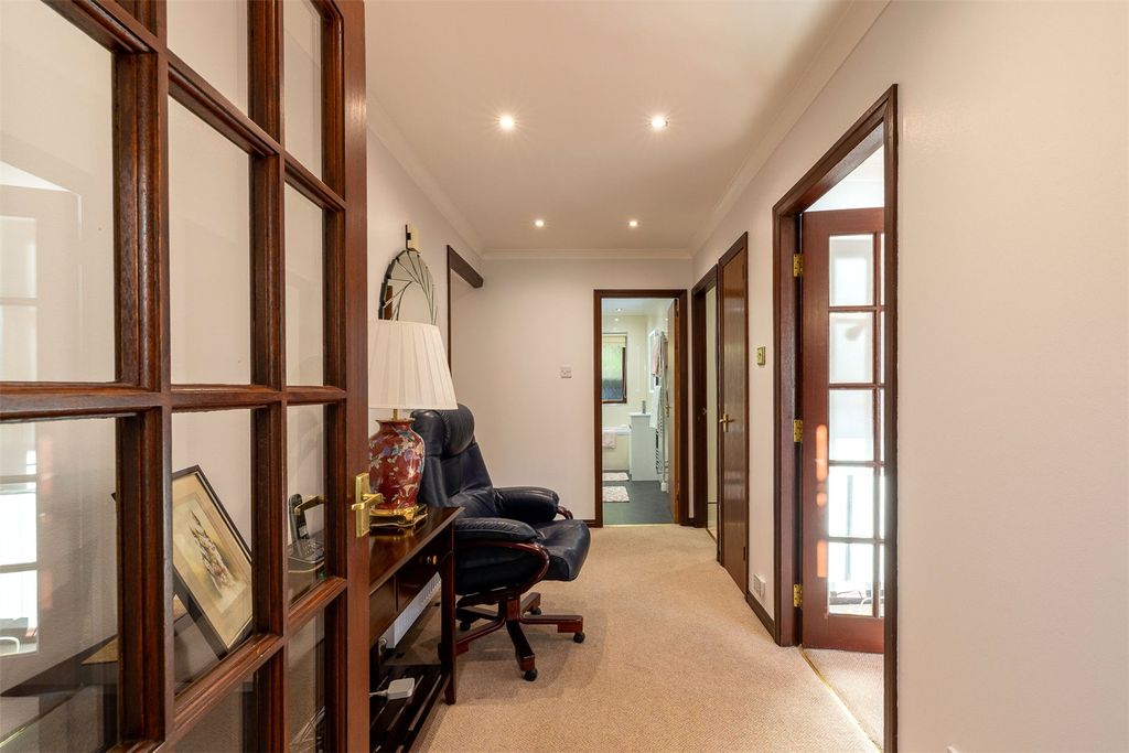 Property photo 2 of 53 Picture No. 04