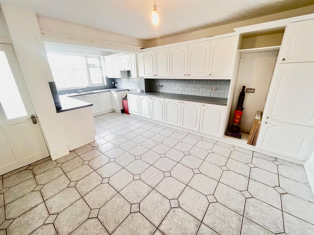 Property photo 2 of 11 E2035874-d7Fb-4F69-8Cba-2A5Cfd21Eb3E.Jpg