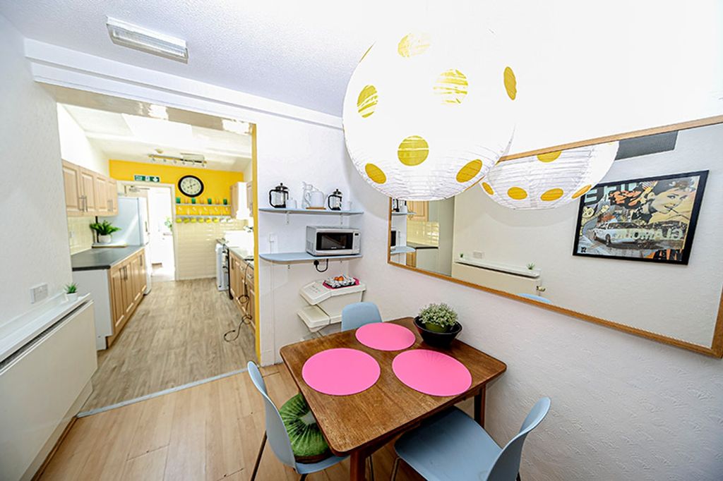 Property photo 3 of 6 A Bright And Inviting Kitchen Area With Modern Dec...
