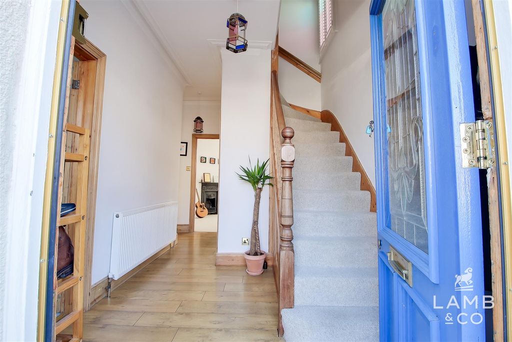 Property photo 3 of 29