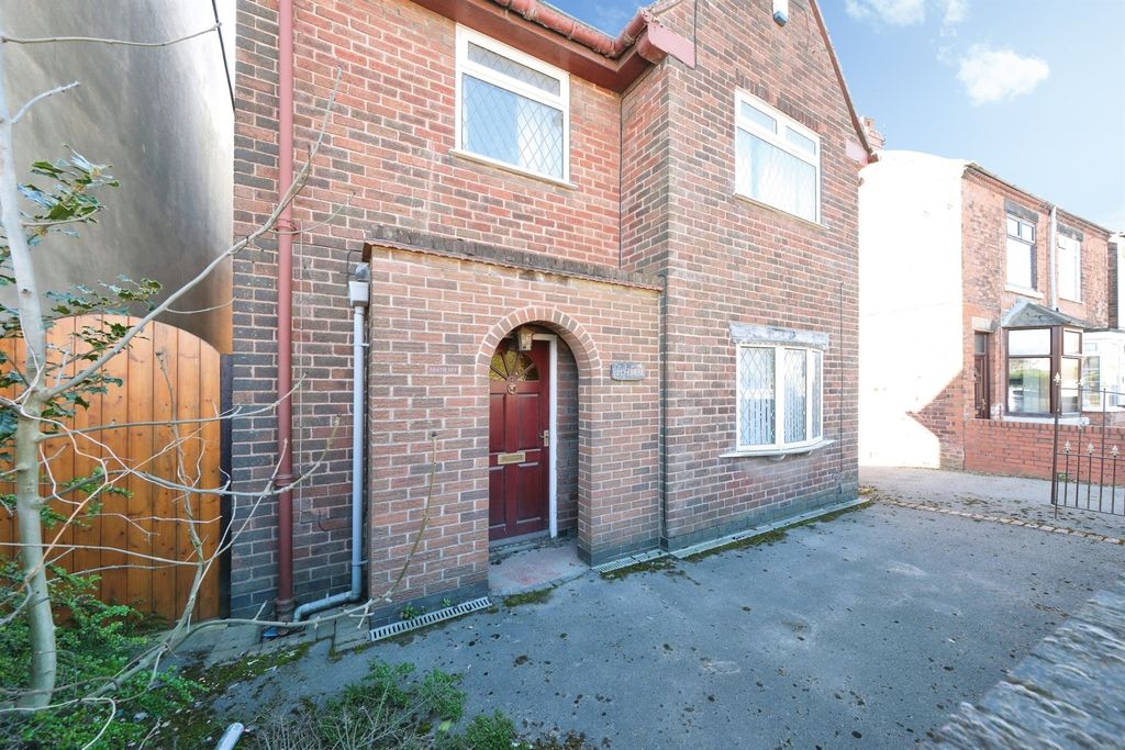 Property photo 2 of 18