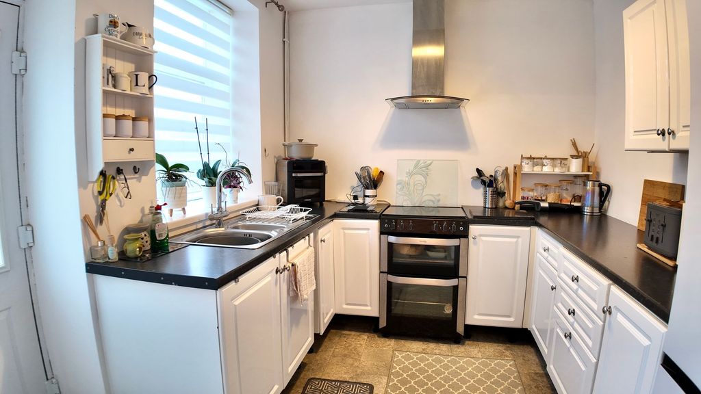 Property photo 3 of 25