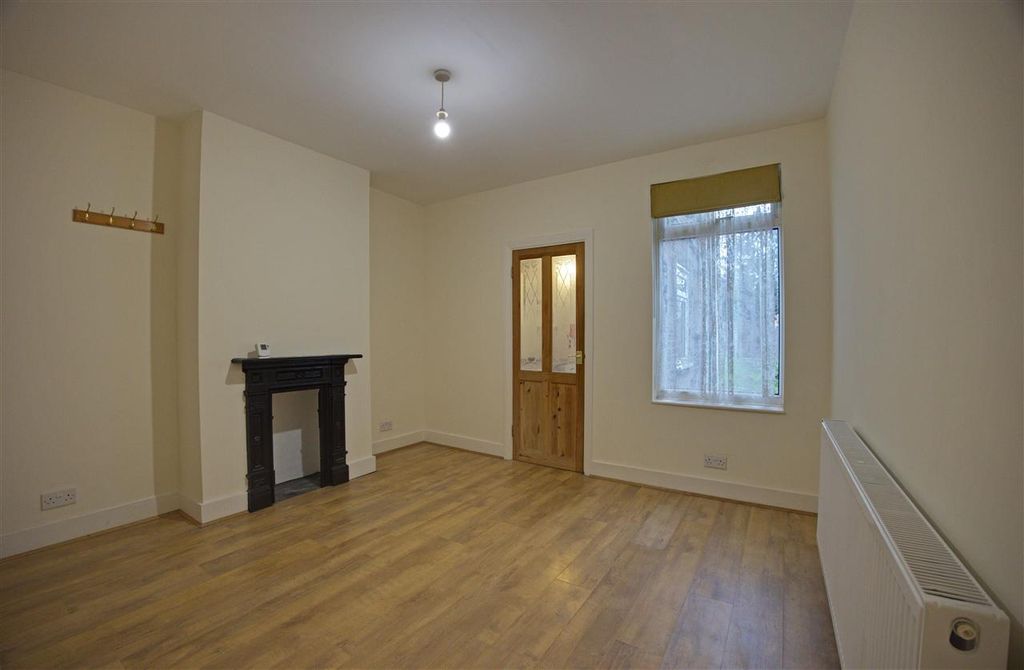 Property photo 3 of 9 Dining Room