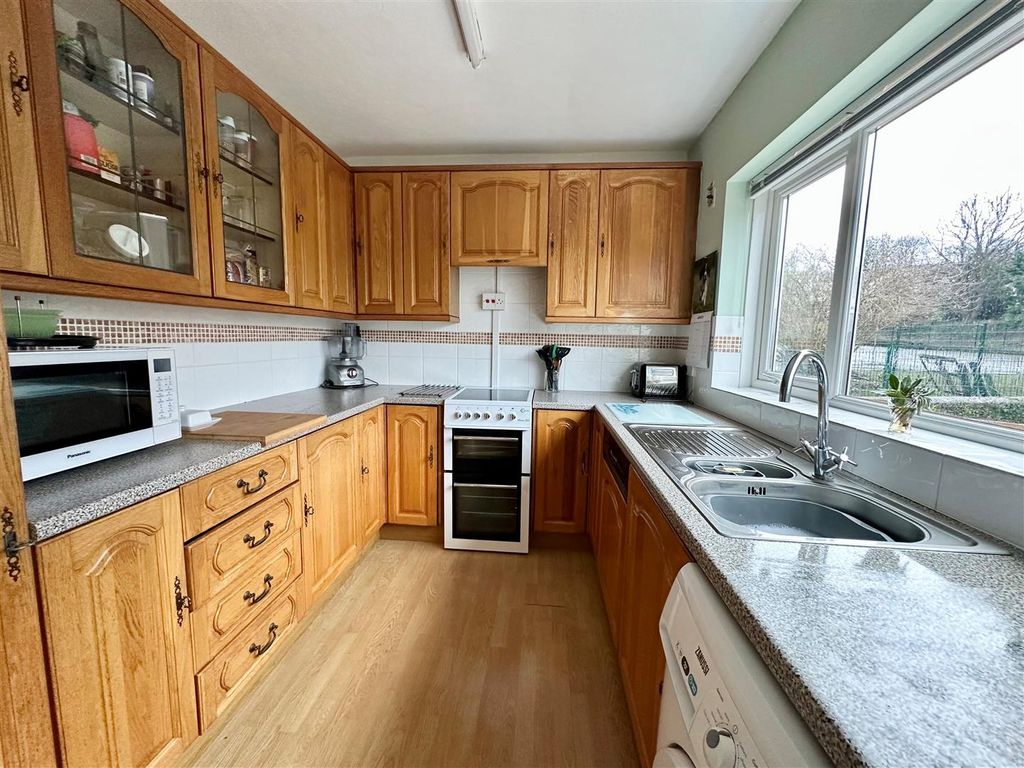 Property photo 3 of 10 Kitchen.1.Jpg