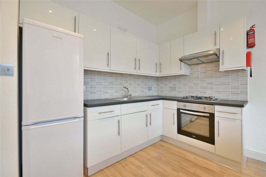 Property photo 2 of 15 Picture No. 33